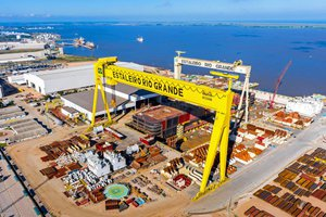 Der größte Goliath-Kran der Welt, den Konecranes für eine brasilianische Werft gebaut hat, hat außergewöhnliche Dimensionen. Die Spannweite beträgt 210 Meter, die Kranhöhe 117 Meter und die Tragfähigkeit liegt bei 2.000 Tonnen. © Konecranes