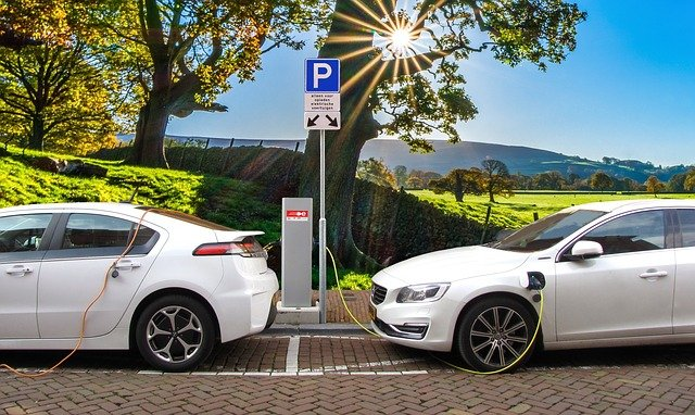 Heißes Wetter lässt Elektroautos nicht in Flammes aufgehen, betont Prof. Schilder. © joenomias, pixabay.com