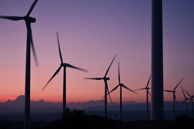 Der Bau neuer Windraftanlagen an Land muss deutlich beschleunigt werden. © freephotos, pixabay.com