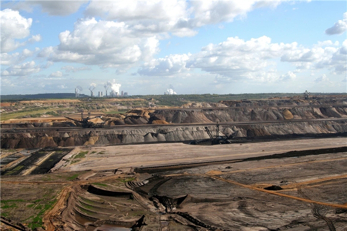 Beim Thema Kohleausstieg gerät das Zusammenspiel der 17 UN-Nachhaltigkeitsziele oftmals ins Wanken, wenn Arbeitsplätze in fossilen Industrien Emissionsminderungen des Energiesektors gegenübergestellt werden. © nedu503, pixabay.com