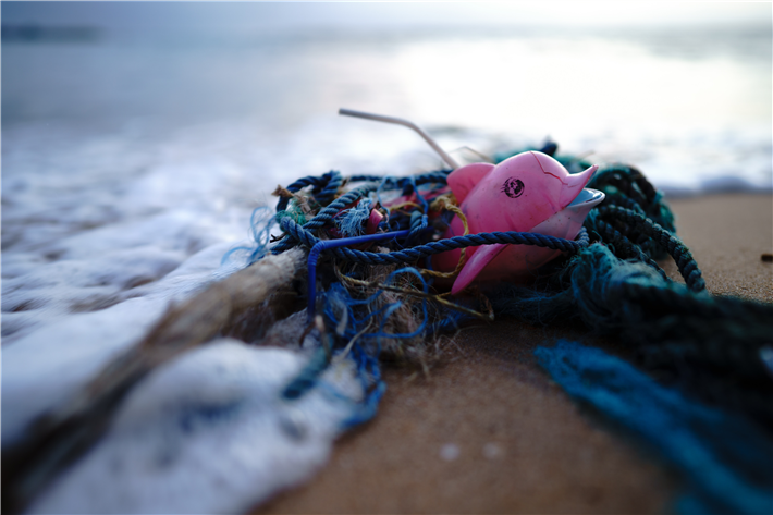 Plastikverschmutzung überschwemmt unsere Ozeane und schädigt das Meeresleben in alarmierendem Ausmaß. © soeren funk, unsplash