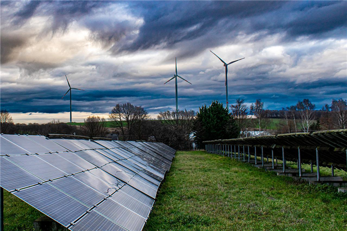 Jetzt ist es der Krieg, der uns zu den erneuerbaren Energien zwingt. © Coernl, pixabay.com