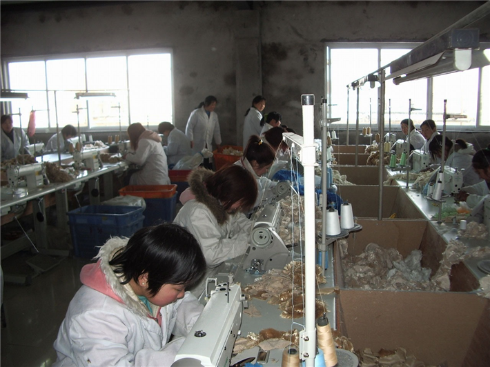 Die Kampagne für Saubere Kleidung sieht keine Verbesserung der Arbeitsbedingungen in den globalen Bekleidungslieferketten durch das seit 2014 bestehende Bündnis für nachhaltige Textilien. © publicdomainpictures, pixabay.com