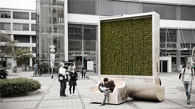 Der erste CityTree steht auf dem Erst-Abbe-Platz der Friedrich-Schiller-Universität Jena. © Green City Solutions