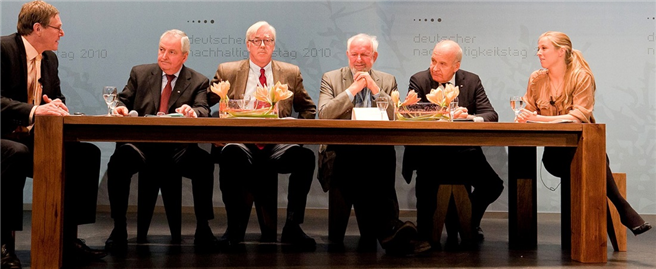 Fritz Lietsch moderiert gemeinsam mit Nina Eichinger ein Panel auf dem deutschen Nachhaltigkeitstag mit Prof. Töpfer, Dr. Bode, Prof. Weizsäcker, Prof. Werner