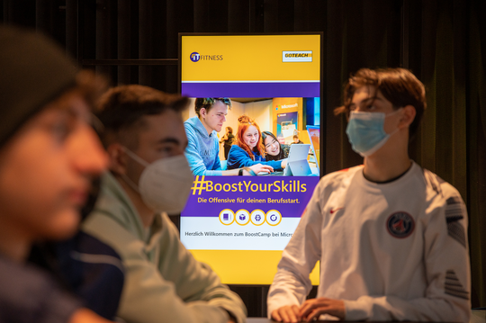 Microsoft Deutschland und Deutsche Post DHL Group starten mit „#BoostYourSkills“ Initiative für den erfolgreichen Berufsstart