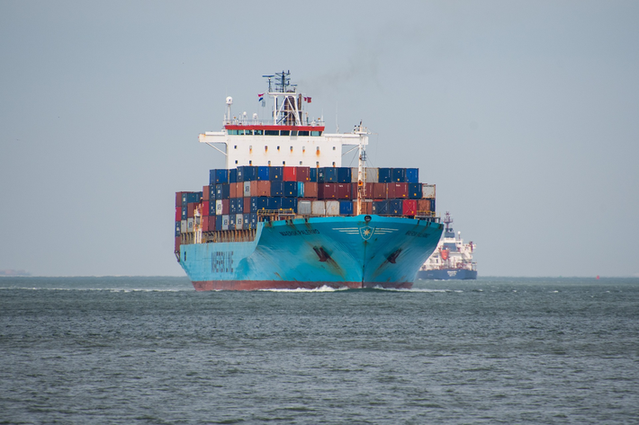 Wie wirken sich Schiffsabgase auf die Luftqualität in Küstengebieten und Hafenstädten aus?
