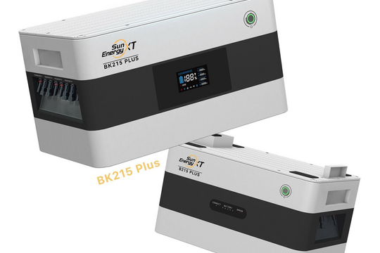 SunEnergyXT stellt überarbeitete Versionen der steckerfertigen Speicher BK215 und B215 vor