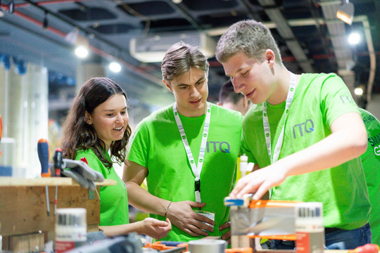 Trainingslager für Innovation: KI, Robotik und Circular Economy zum Ausprobieren