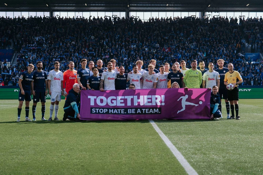 „TOGETHER! Stop Hate. Be a team.