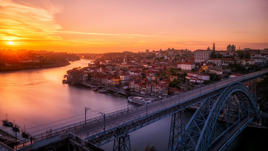 DKV Mobility baut Tech Hub in Porto auf