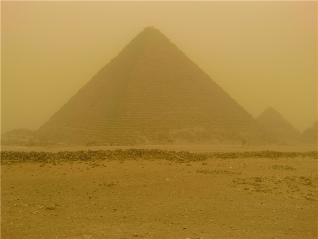 Von Hitze und Wüstenstaub geplagt: Sandstürme wie hier über Agypten dürften im Nahen Osten und in Nordafrika mit dem Klimawandel häufiger werden. Foto: pixabay